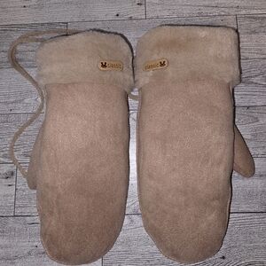 Classic Tan Mittens with Faux Fur Trim